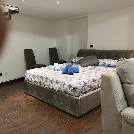 La Rosa Di Roma Colosseo Apartment ภายนอก รูปภาพ