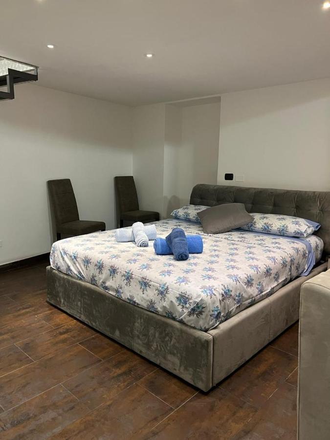 La Rosa Di Roma Colosseo Apartment ภายนอก รูปภาพ